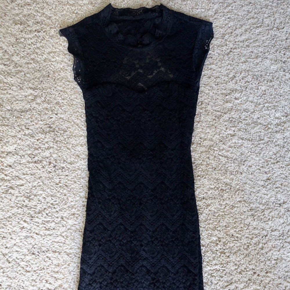 Black lace bodycon dress